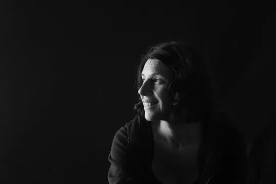 使用移动应用的用户形象展示